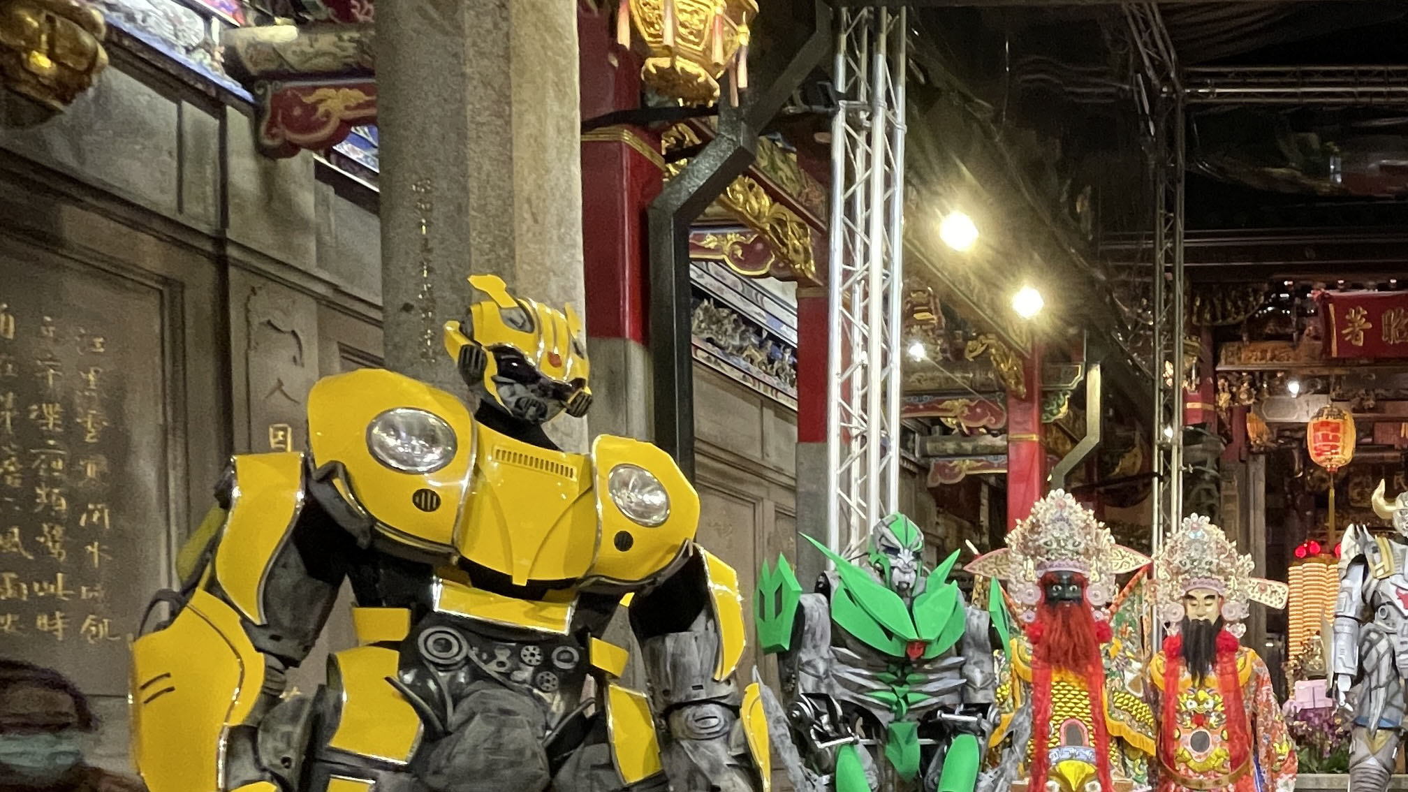 The upper-left part of an image with giant wooshies of 4 Qingshan King's
                         knights and 5 transformers taken at Bangka Qingshan Temple, Taiwan.